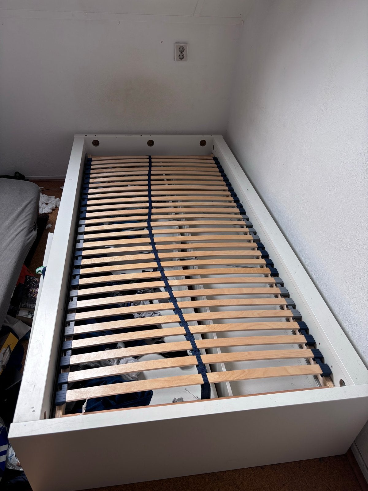 Wit eenpersoonsbed met lattenbodem, Gebruikt, 90 cm, Eenpersoons, Wit