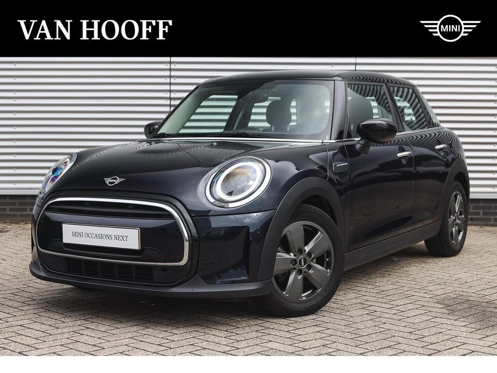 MINI Hatchback Cooper Classic Automaat / Sportstoelen / LED, Auto's, 136 pk, Gebruikt, Met garantie (alle), Blauw