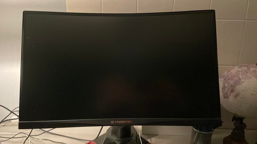 Gaming spullen (mogen ook in delen weg), Computers en Software, Monitoren, HD, 3 tot 5 ms, In hoogte verstelbaar, Zo goed als nieuw