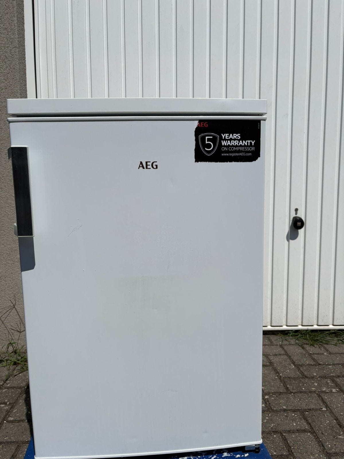 Witte AEG koelkast – Tafelmodel, Ophalen, Met aparte vriezer, 160 cm of meer, Minder dan 75 liter