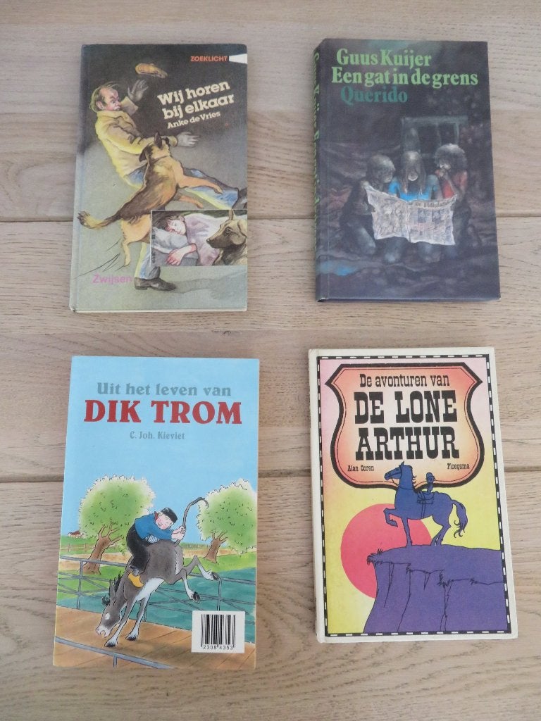 Dik Trom, Guus Kuijer, Zoeklicht boek, de Lone Arthr, Ophalen of Verzenden, Gelezen, Non-fictie