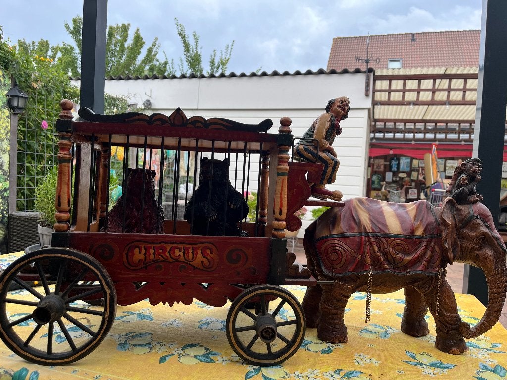 Antieke Circus wagon Barnum and Bailey, Ophalen
