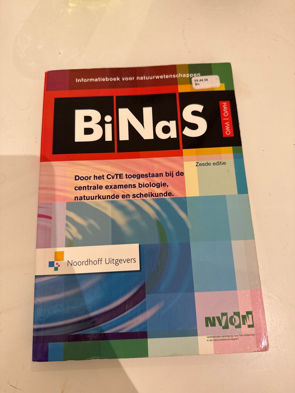 BiNaS Zesde Editie - Informatieboek Natuurwetenschappen, Ophalen of Verzenden, Beta, Zo goed als nieuw, HBO