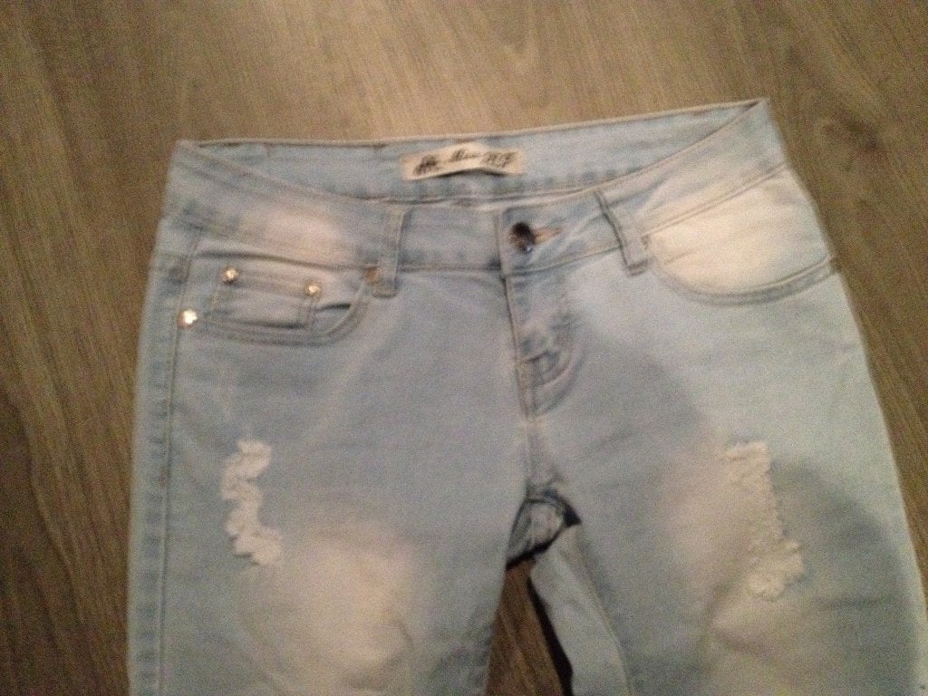 Lichtblauwe jeans met scheuren - Maat W32, Blauw, MISS RJ, W32 (confectie 46) of kleiner, Ophalen of Verzenden