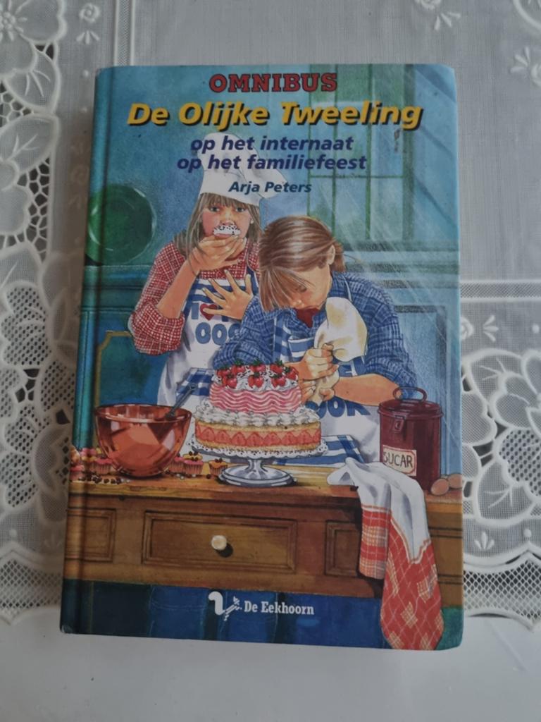 De Olijke Tweeling Omnibus & Silvester en de bizarre verhuiz, Ophalen of Verzenden, Gelezen, Arja Peters, Willeke Brouwer, Fictie algemeen
