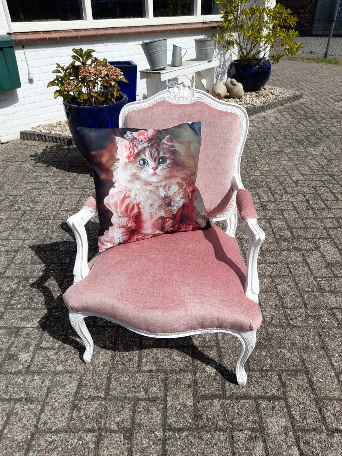 Brocante fauteuil opnieuw gestoffeerd 185.00, Ophalen