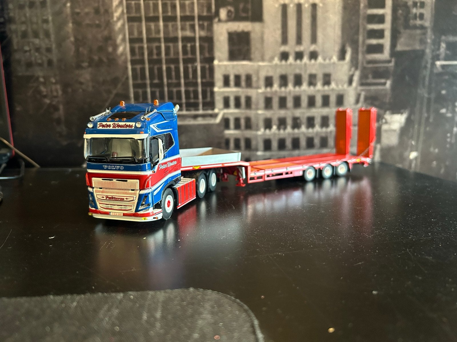 WSI Models Volvo FH04 Peter Wouters dieplader 1:50, Hobby en Vrije tijd, Ophalen of Verzenden, Nieuw, Bus of Vrachtwagen, Wsi