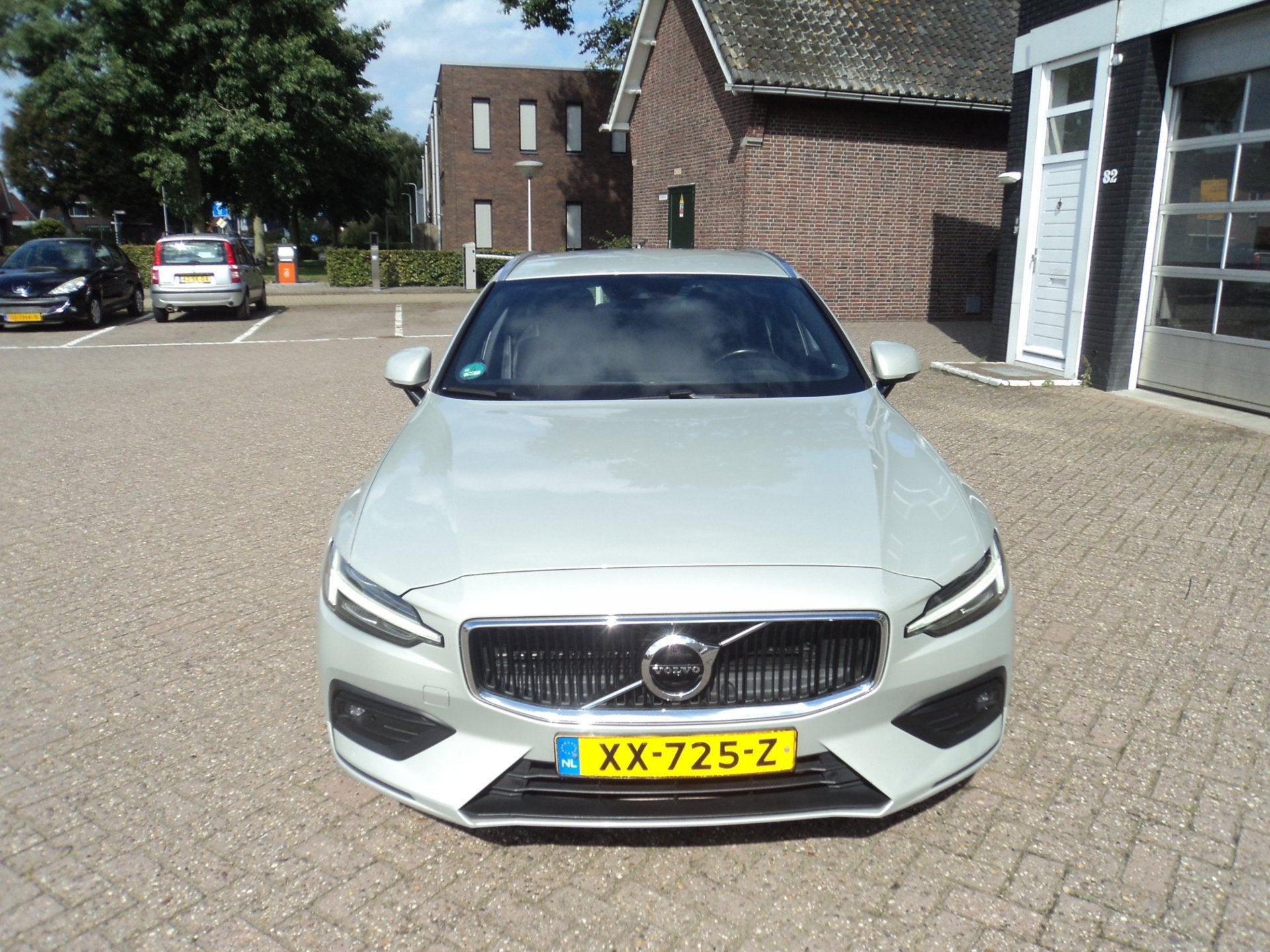 Volvo V60 2.0 D4 Momentum Stoelverwarming V+Achter en Stuurv, Gebruikt, Diesel, 22 km/l, 1639 kg