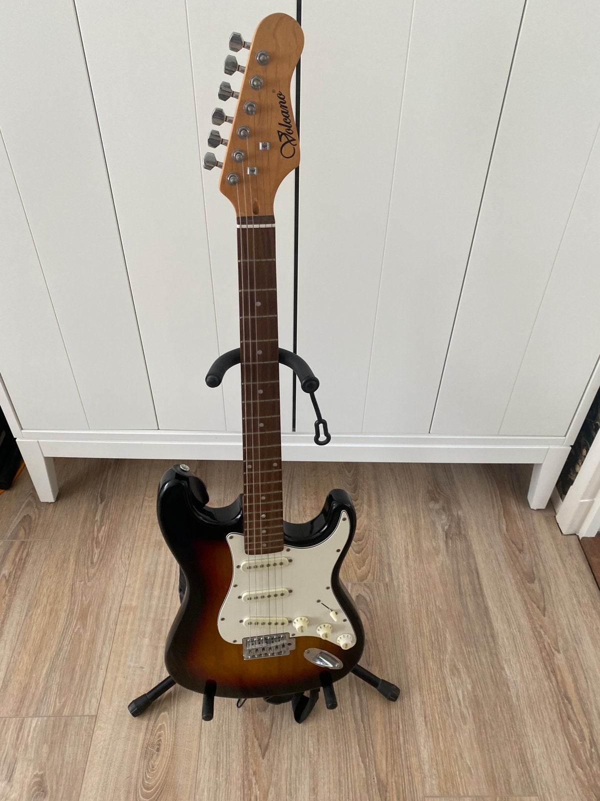 Volcano elektrische gitaar Stratocaster model – Sunburst, Ophalen, Zo goed als nieuw, Solid body, Overige merken