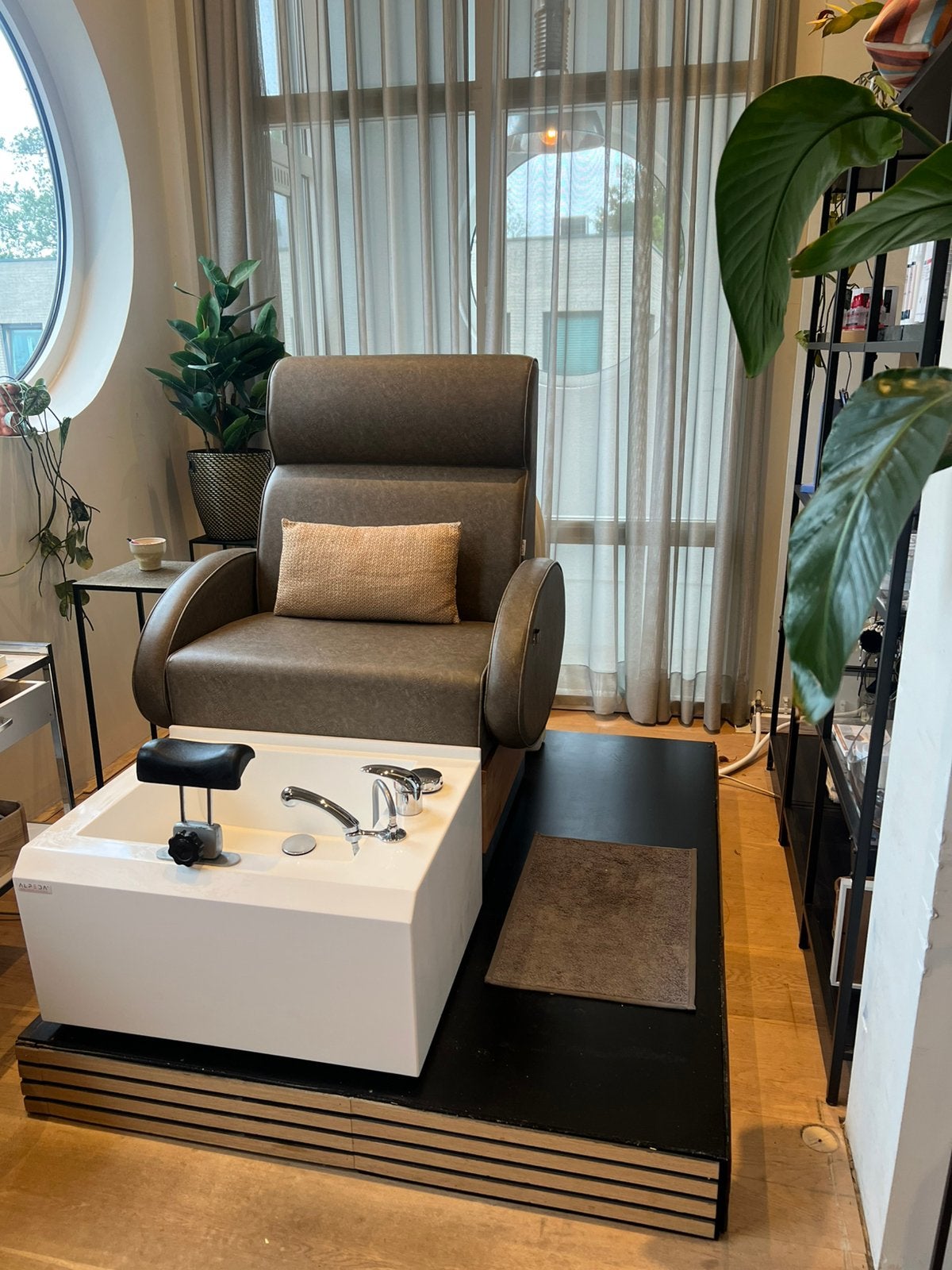 Alpeda spa pedicure stoel behandelstoel, Huis en Inrichting, Stoelen, Ophalen, Zo goed als nieuw, Eén