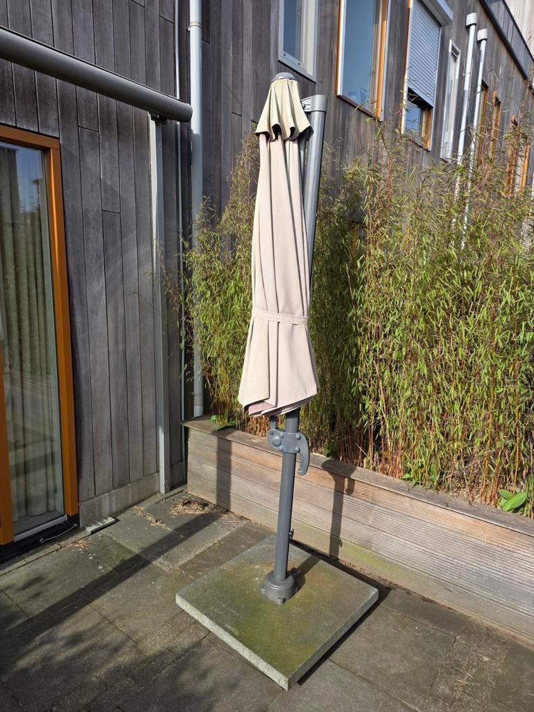 Zweefparasol - Antrasiet, Tuin en Terras, Parasols, Ophalen, Verstelbaar, Gebruikt, Zweefparasol