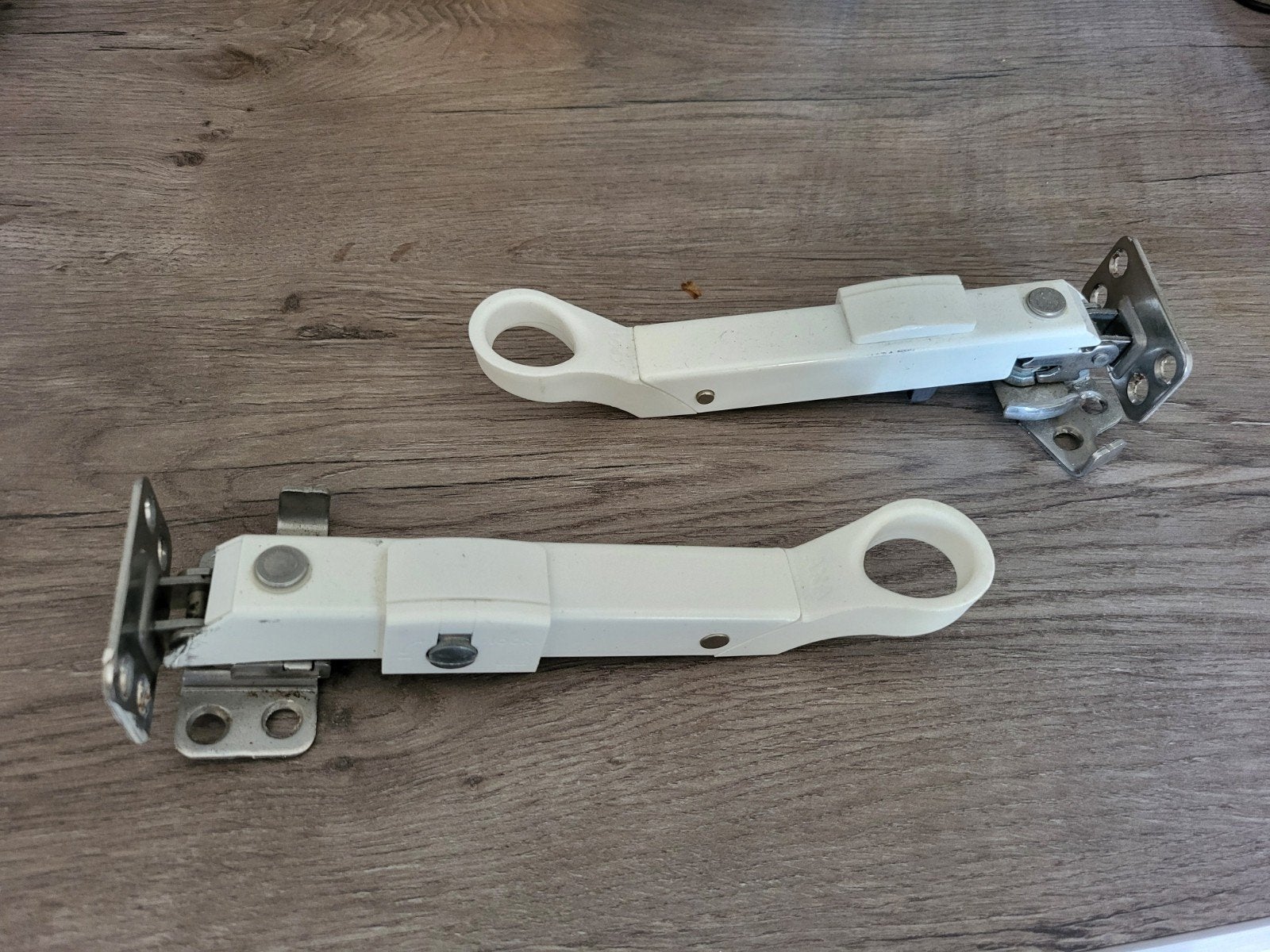 2x AXA Raamuitzetters met slot, Ophalen of Verzenden, Zo goed als nieuw, Overige materialen, Overige typen