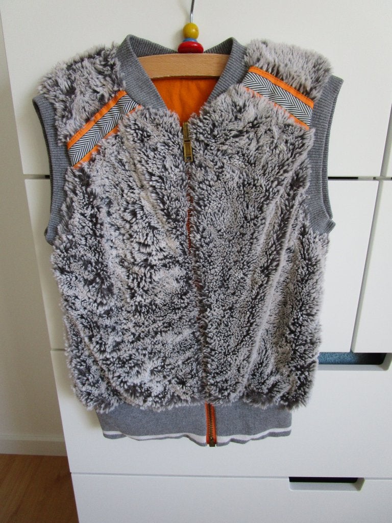 Dubbelzijdig draagbare bodywarmer maat 98/104, Kinderen en Baby's, Kinderkleding | Maat 98, Jongen of Meisje, Ophalen of Verzenden