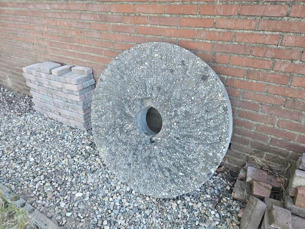 Decoratieve molensteen voor tuin of erf, Ophalen of Verzenden, Gebruikt, Beton, Abstract beeld