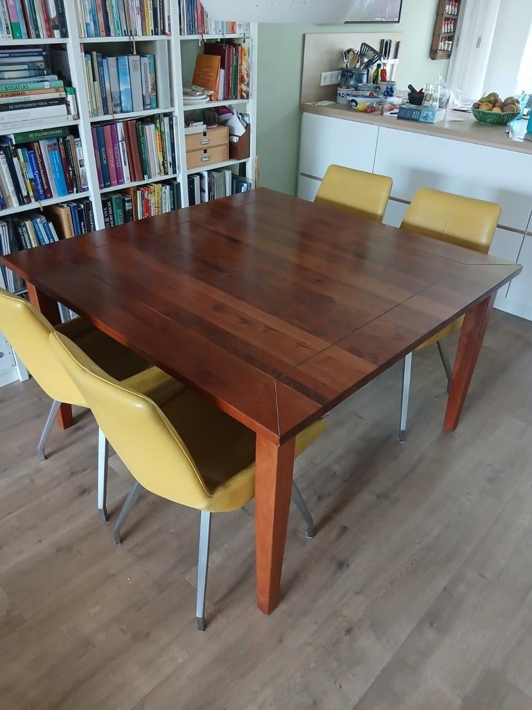 Massief kersenhouten eettafel 130x130 cm, Ophalen, Gebruikt, Vijf personen of meer, Kersenhout