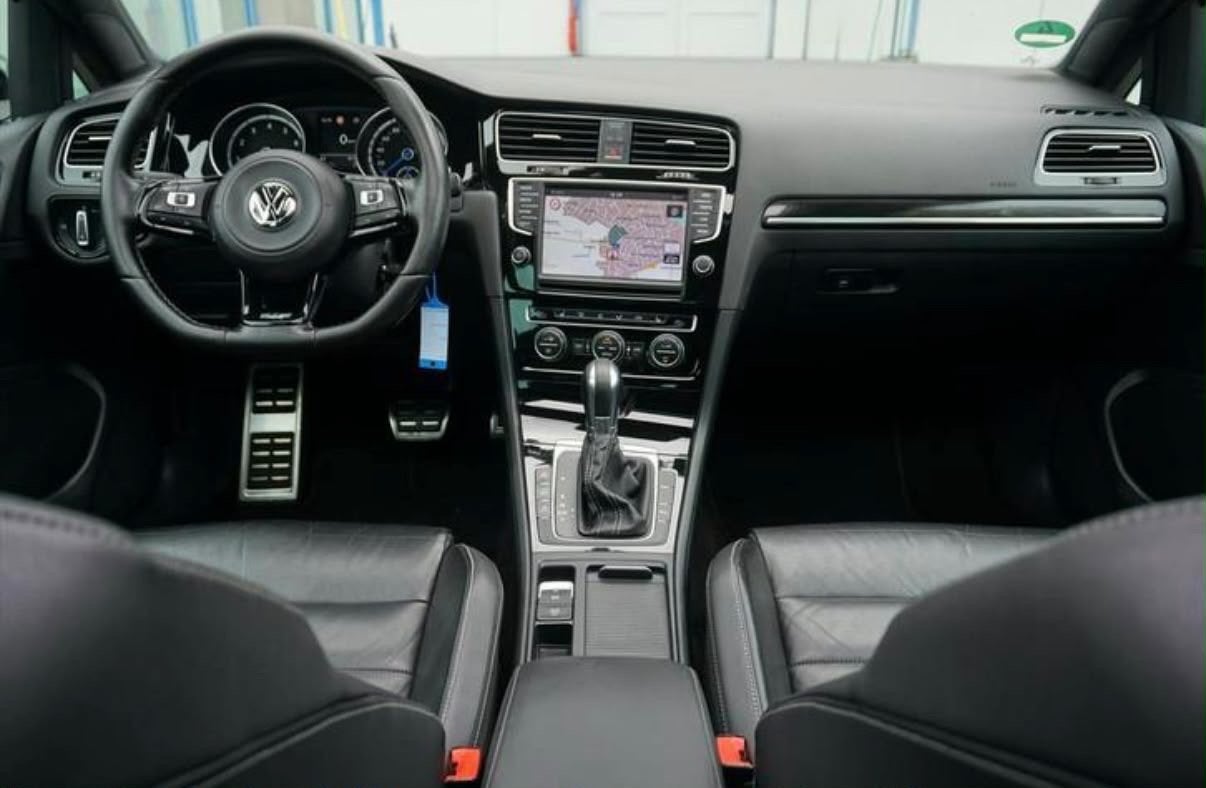Foto 17 van Volkswagen Golf 2.0 TSI R 221KW 5D 4MOTION DSG 2014 Zwart