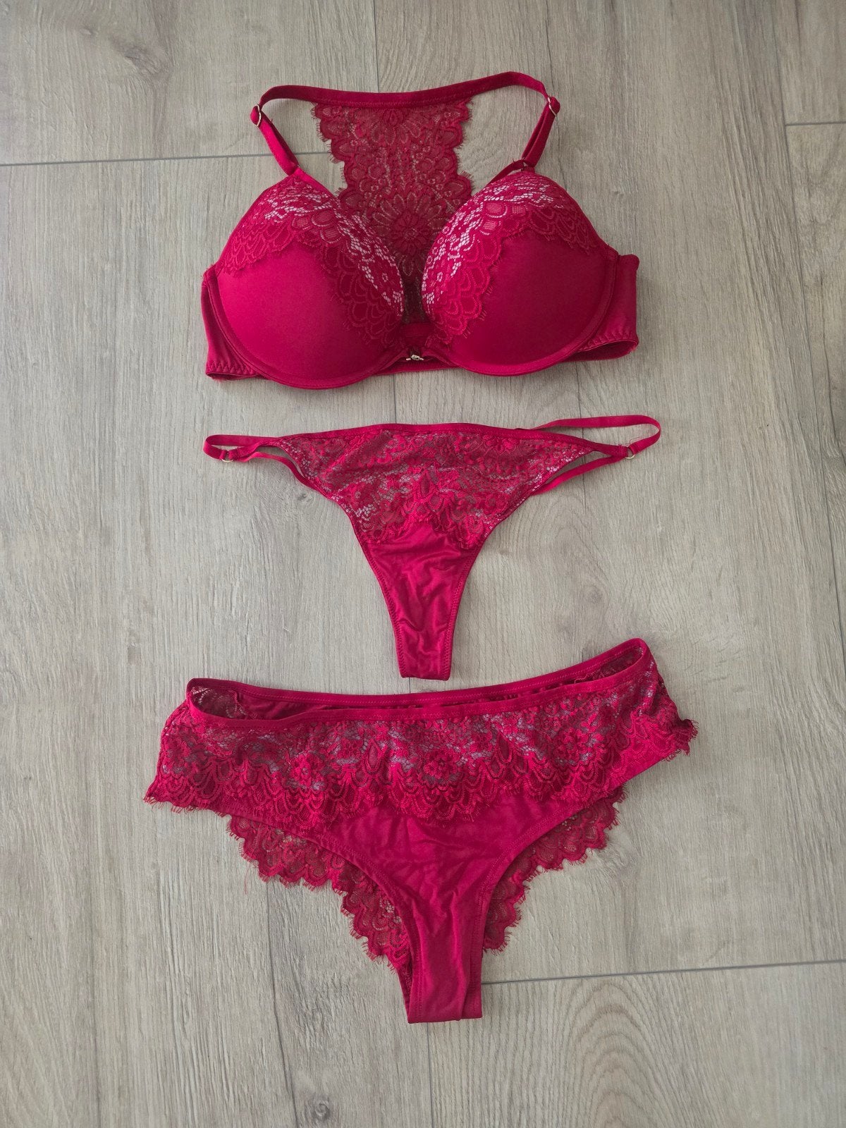 Hunkemöller rood push-up lingeriesetje 80B/L, Hunkemöller, Ophalen of Verzenden, Rood, Setje