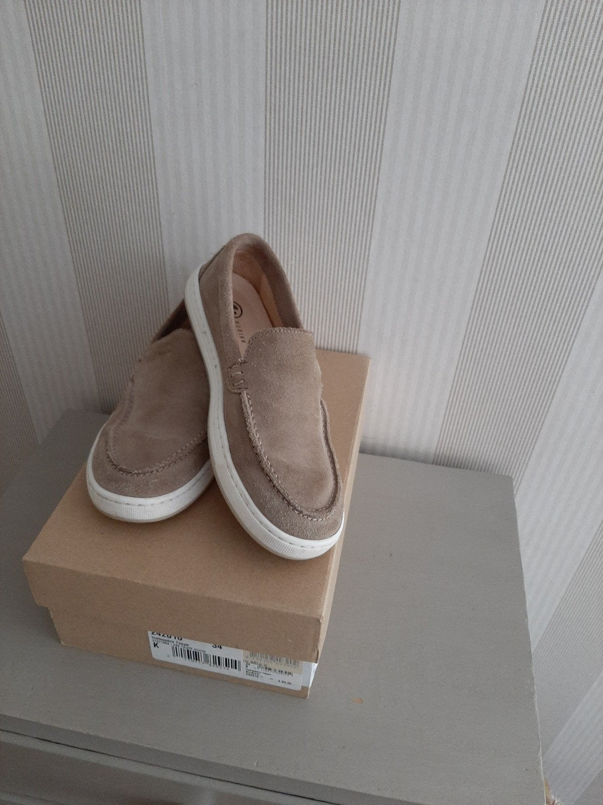 Prachtige Nubikk Jiro loafers instappers taupe maat 34., Nubikk, Schoenen, Ophalen of Verzenden, Zo goed als nieuw