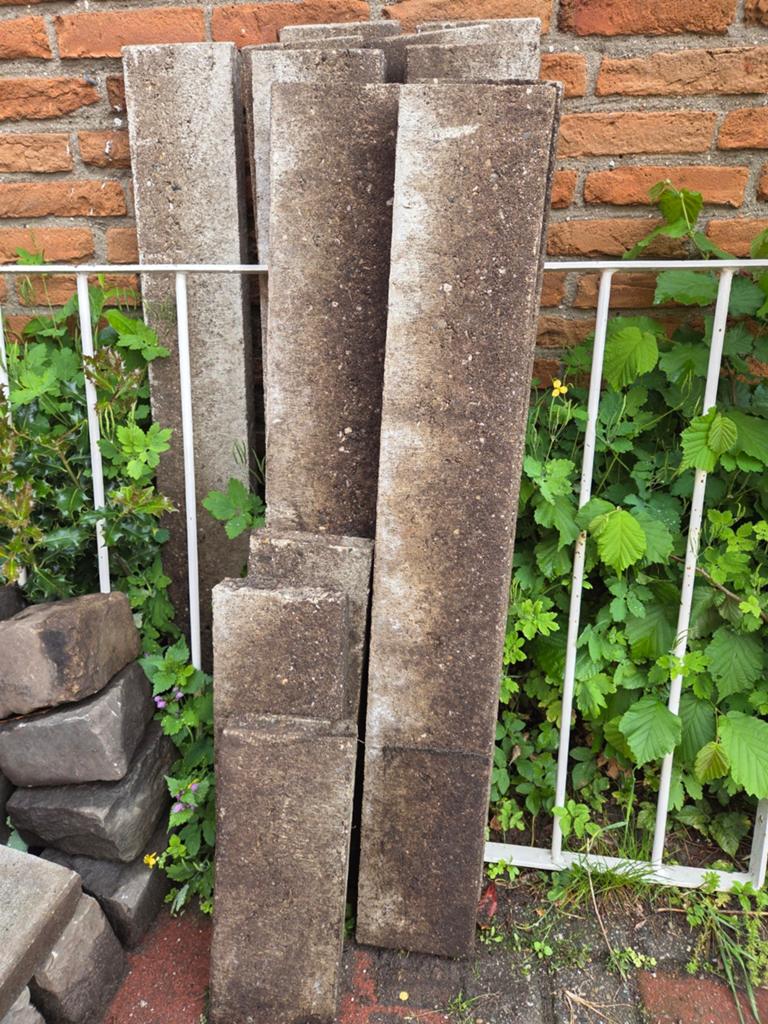 Grijze bordertegels 100x15x5cm (10 hele stuks en 3 halve), Ophalen, Gebruikt, 100 tot 200 cm, Minder dan 25 cm