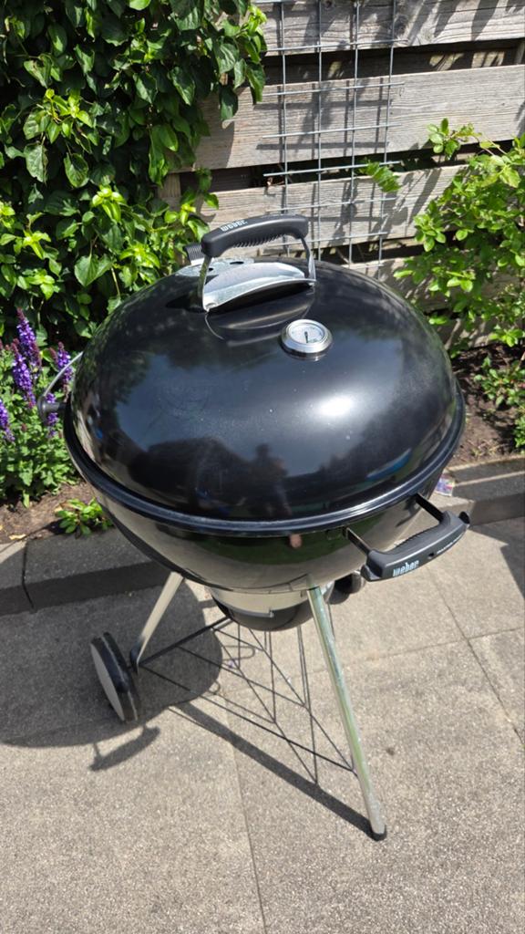 Weber Master-Touch 57cm inclusief hoes, Ophalen, Gebruikt, Weber