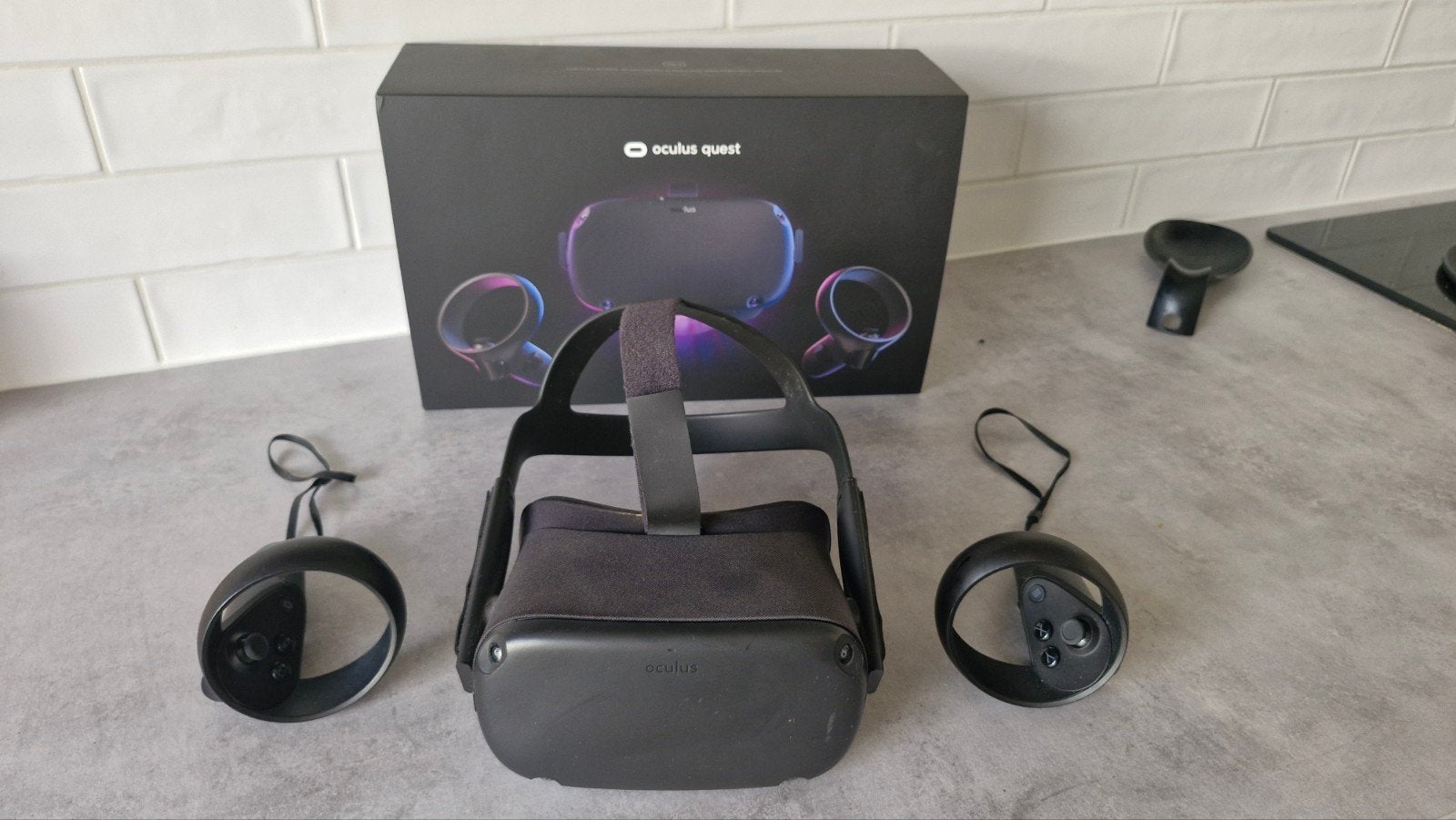 Oculus Quest VR-headset met controllers en doos, Ophalen of Verzenden, Zo goed als nieuw, VR-bril, Overige platformen