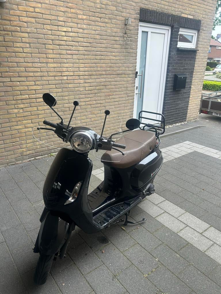 Senzo scooter, zwart, met hoes, Fietsen en Brommers, Brommeronderdelen | Scooters, Ophalen of Verzenden, Gebruikt, Overige typen
