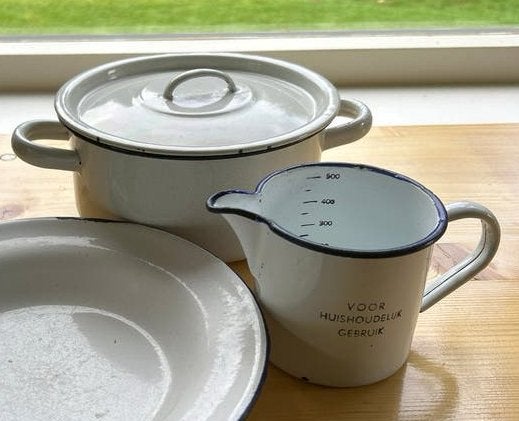 Vintage emaille keukenset: pan, diep bord, maatbeker, Ophalen of Verzenden