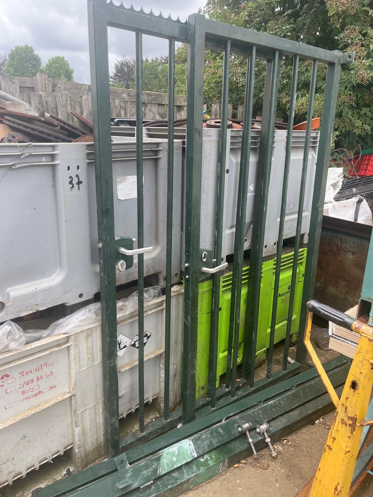 Robuust groen ijzeren hekwerk met poort, Ophalen, Met poort, Gebruikt, Spijlenhekwerk
