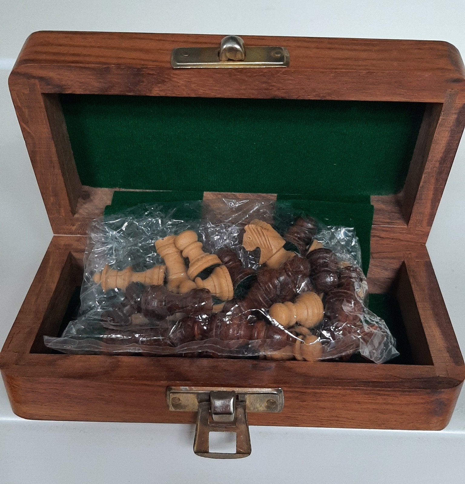 Reis schaakspel in houten kistje met magneet pionnen, Ophalen of Verzenden, Nieuw