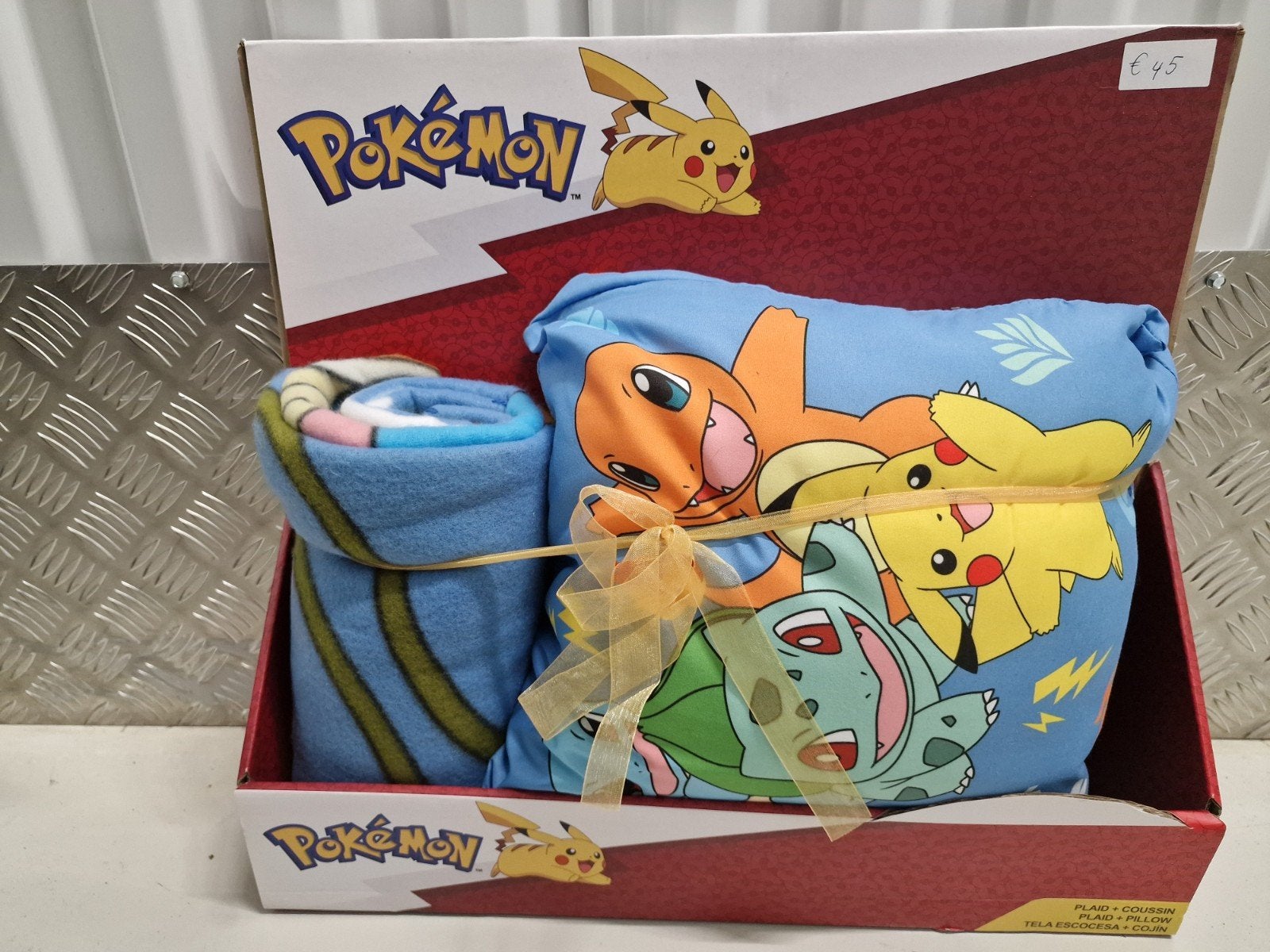 Pokémon cadeauset kussen en fleecedeken NIEUW, Ophalen of Verzenden, Nieuw