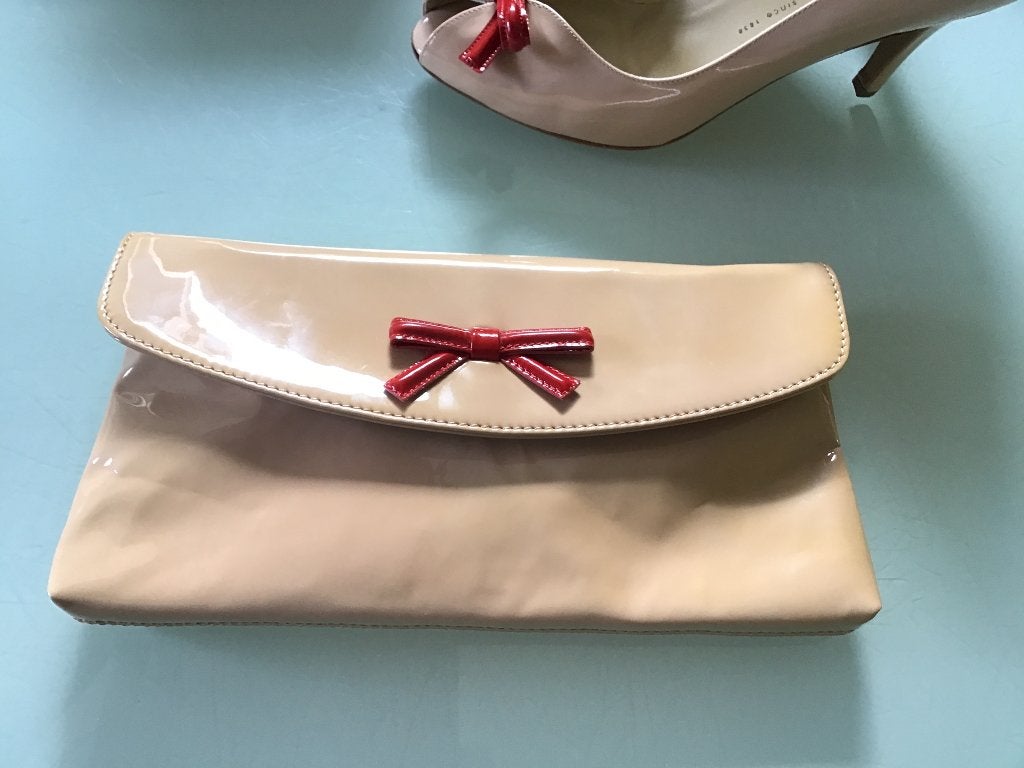 Peter Kaiser chique lakleer envelop-tas(clutch)m. rode strik, Ophalen of Verzenden, Nieuw, Beige, Overige typen
