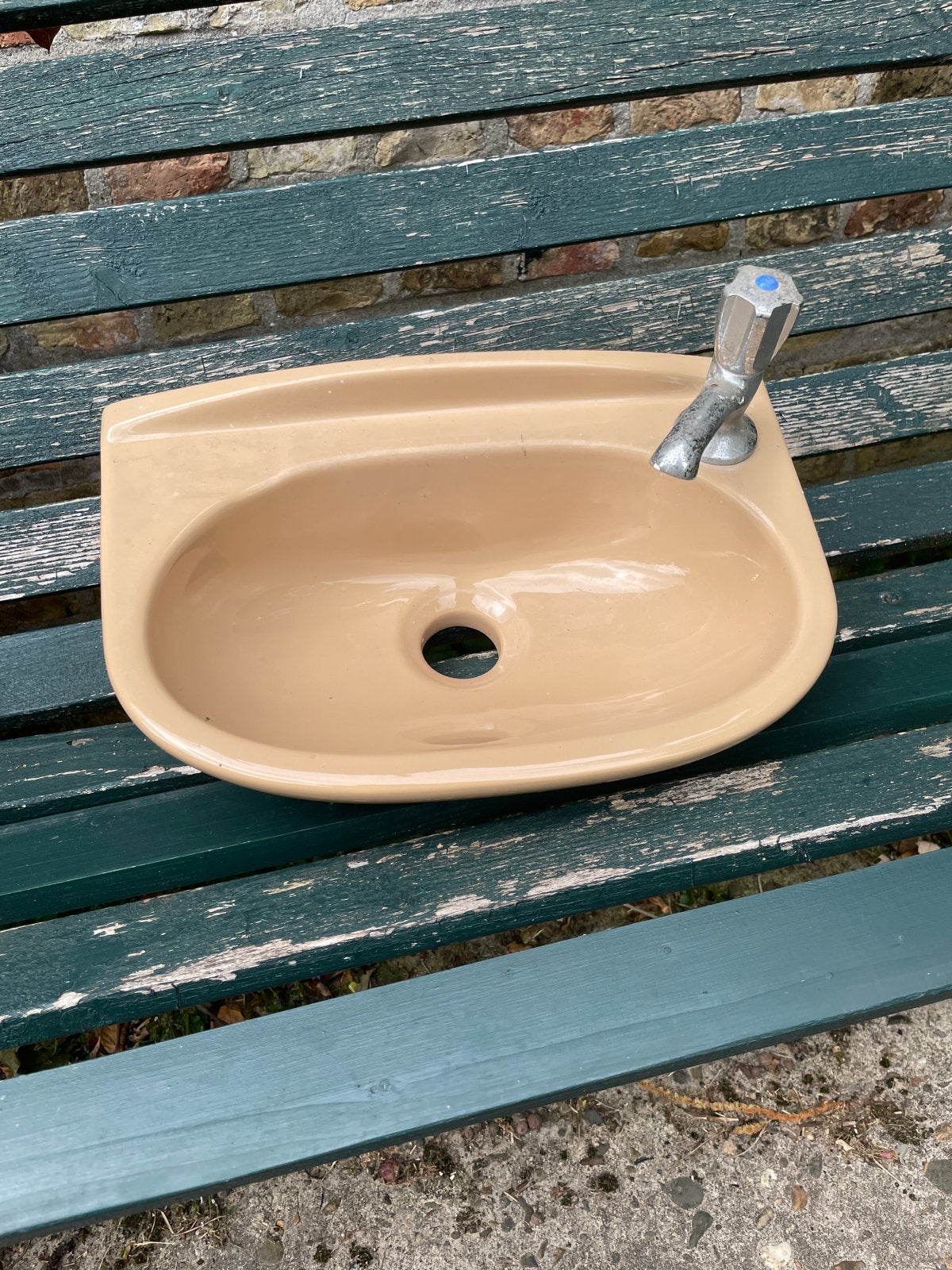 Vintage Wastafel met Kraan - Beige, Doe-het-zelf en Verbouw, Sanitair, Ophalen of Verzenden, Gebruikt, Wastafel