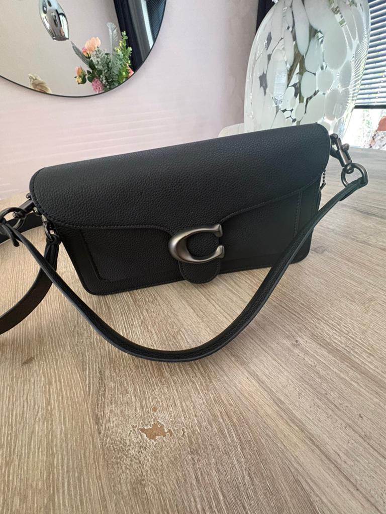 Zwarte Coach Schoudertasje, Sieraden, Tassen en Uiterlijk, Tassen | Damestassen, Ophalen of Verzenden, Zo goed als nieuw, Zwart
