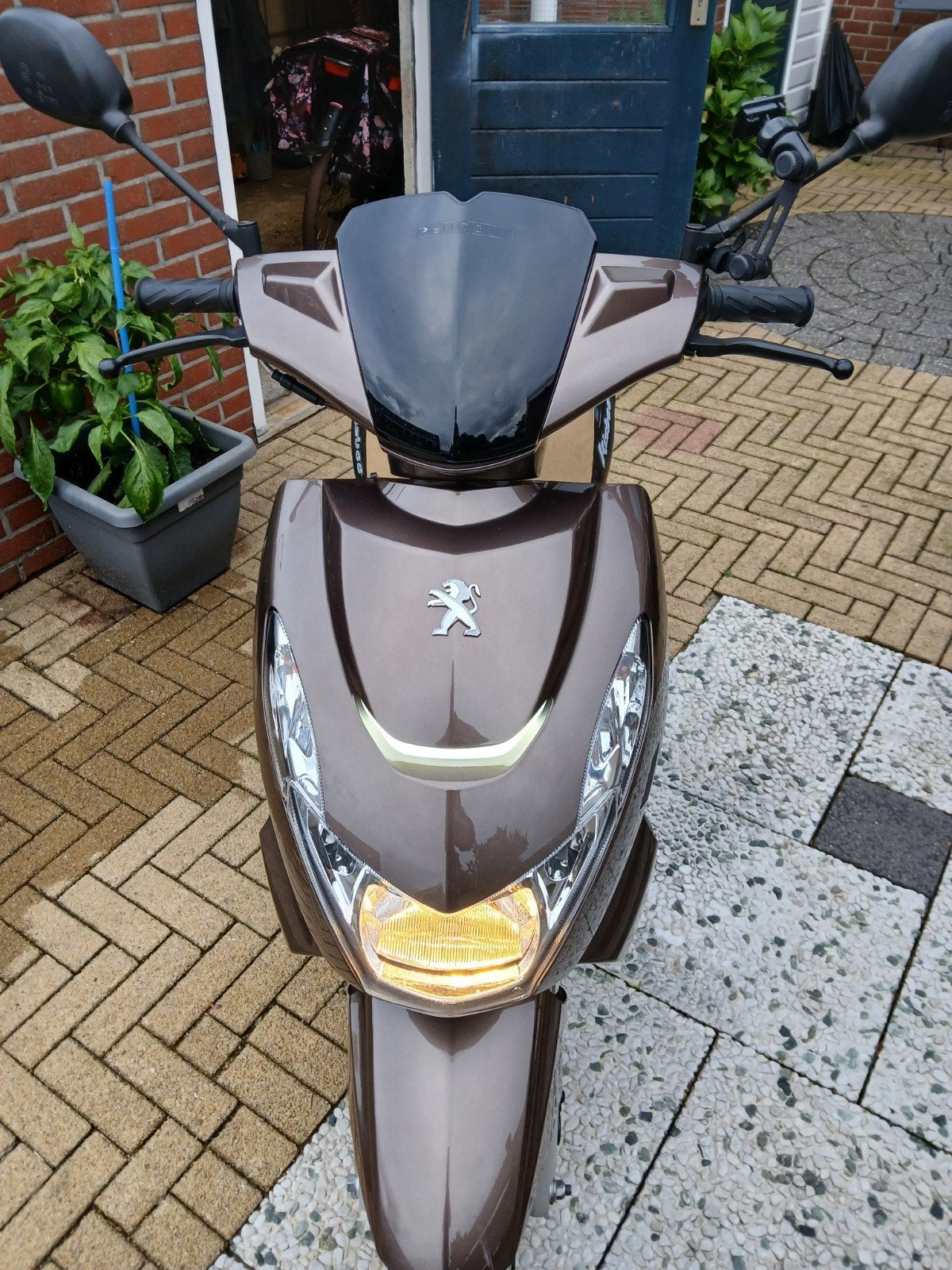 zeer nette peugeot kisbee 4takt geel kenteken, Fietsen en Brommers, Ophalen, Overige modellen, Maximaal 45 km/u, Zo goed als nieuw