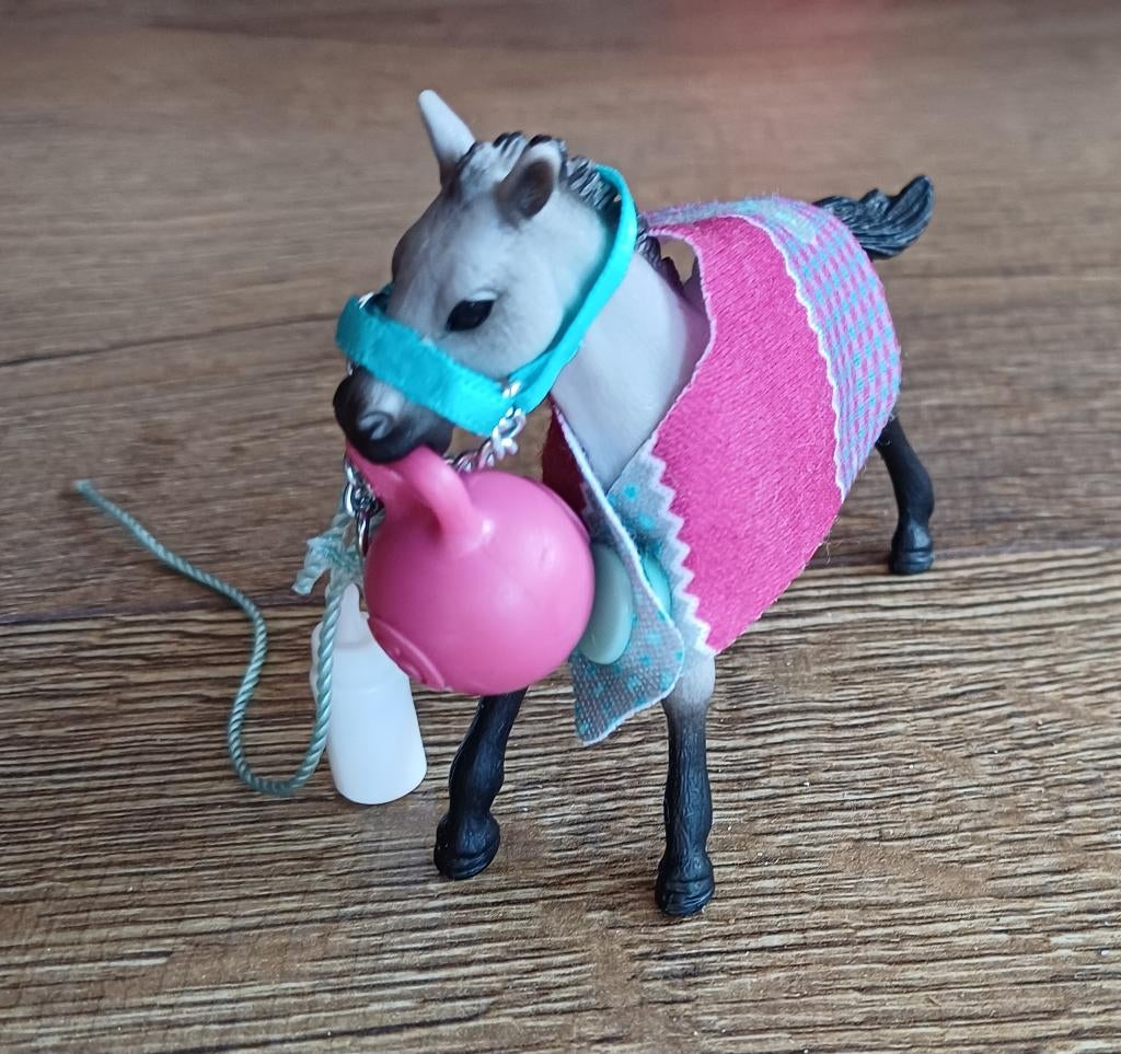 Schleich veulen met bal, Ophalen, Zo goed als nieuw