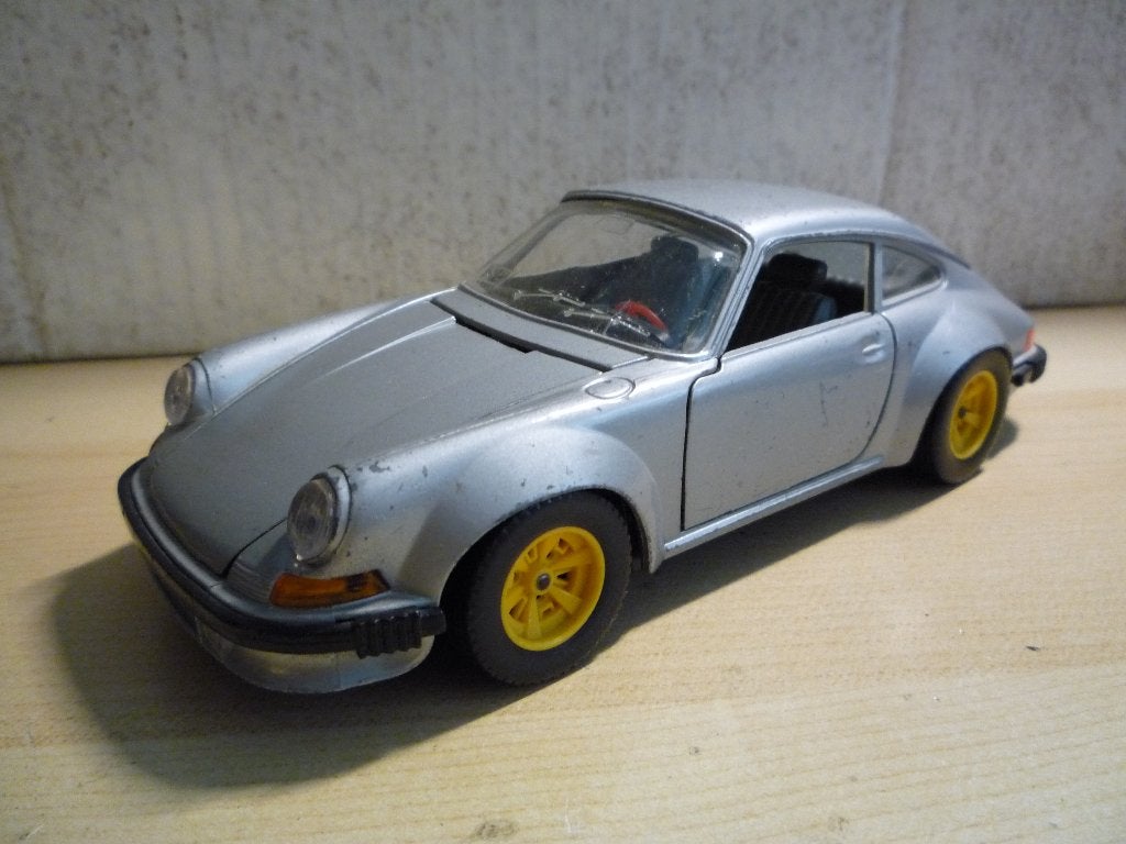 Oude Porsche 911 S zilvergrijs Burago 01020 1:24, Hobby en Vrije tijd, Modelauto's | 1:24, Ophalen of Verzenden, Gebruikt, Auto