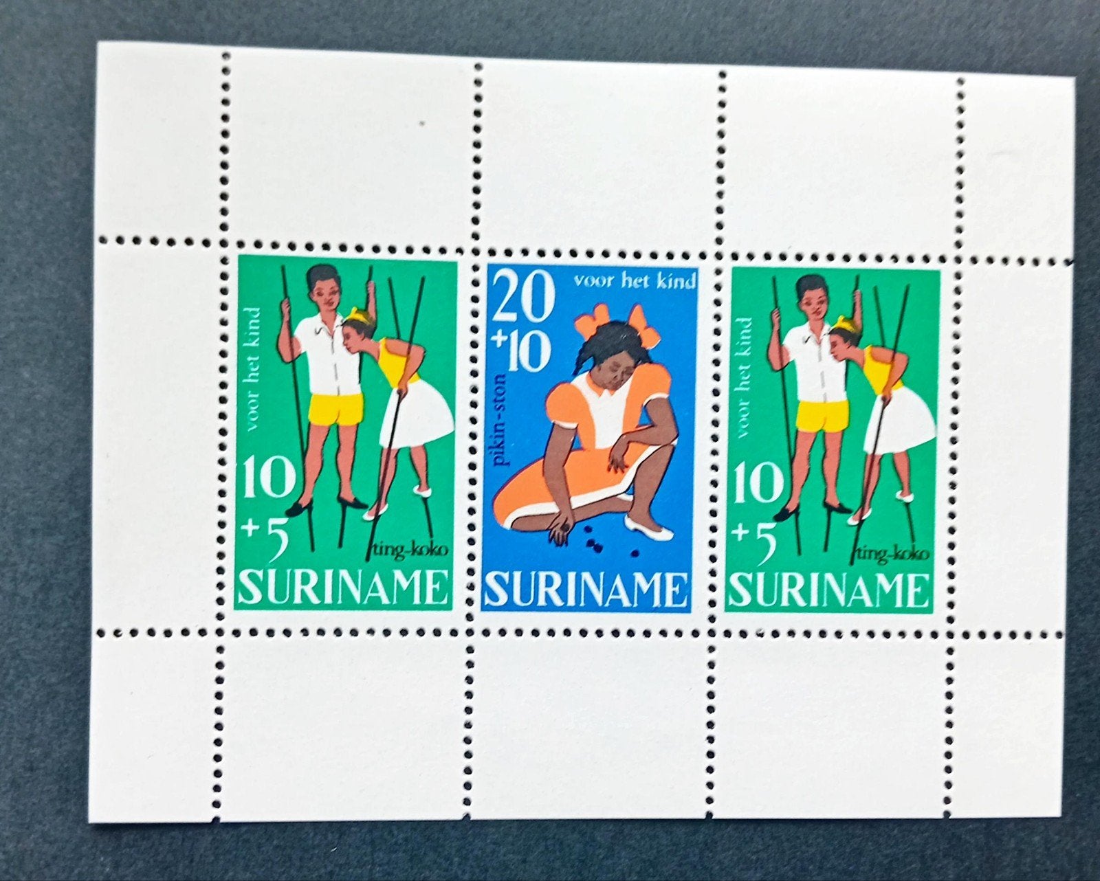 Suriname Kinderpostzegels 1960 - Blok van 3, Ophalen of Verzenden