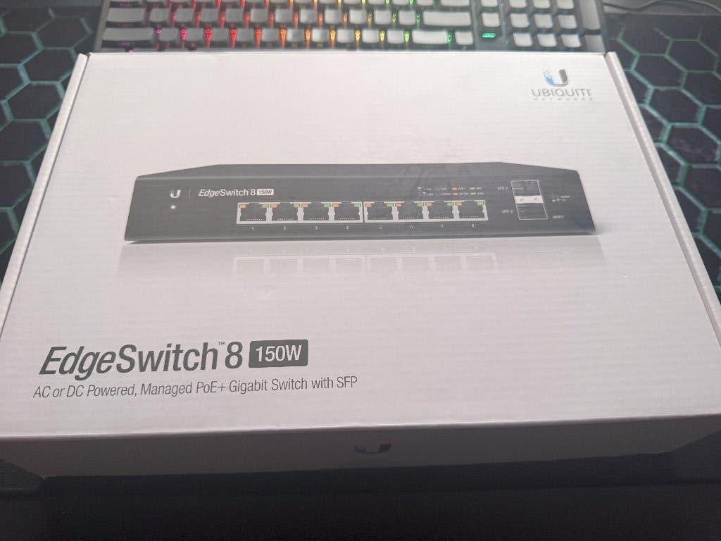 Ubiquiti EdgeSwitch ES-8 150W Gigabit Switch SFP, Computers en Software, Netwerk switches, Ophalen, Zo goed als nieuw