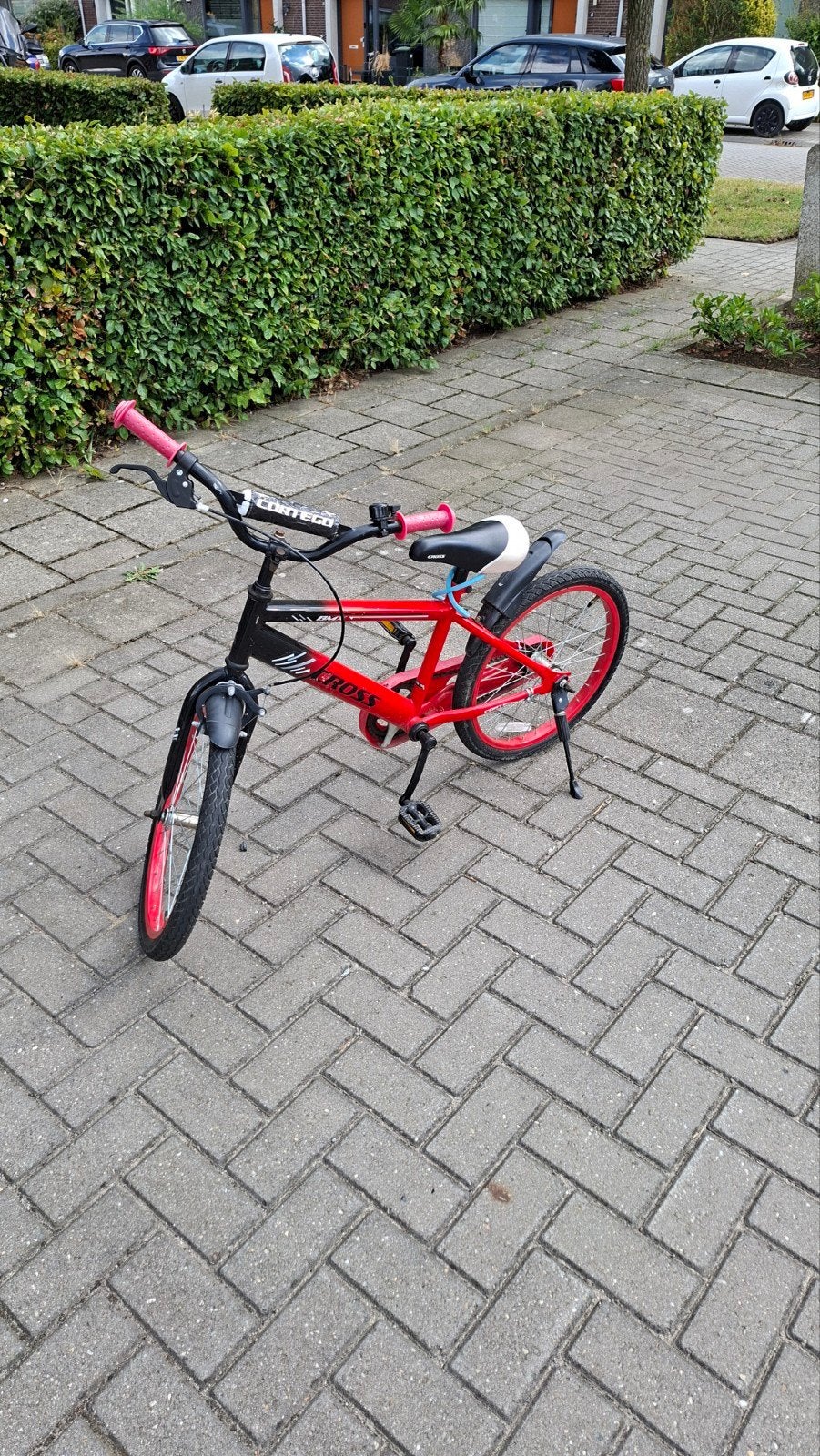 20 inch jongensfiets met standaard en slot, Ophalen, Gebruikt, Velgrem, Handrem