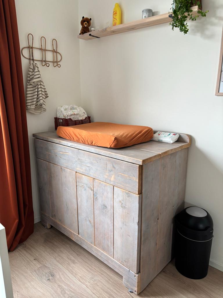 Stevige (steiger)houten commode met veel opbergruimte, Kinderen en Baby's, Kinderkamer | Commodes en Kasten, Ophalen, Gebruikt