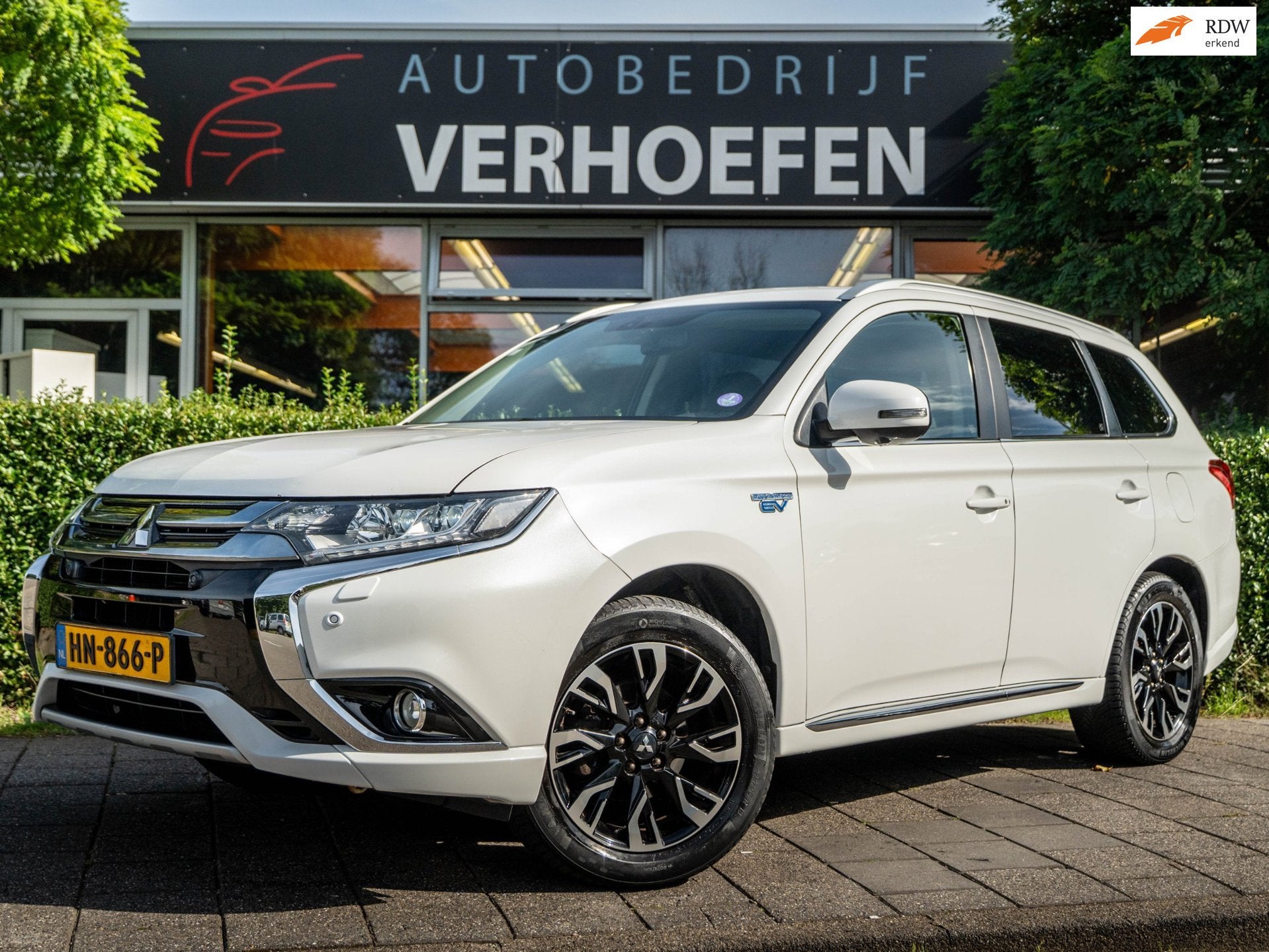 Mitsubishi Outlander 2.0 PHEV instyle+ DEALERONDERHOUDEN/STO, Auto's, 4 cilinders, 1820 kg, Wit, Bedrijf