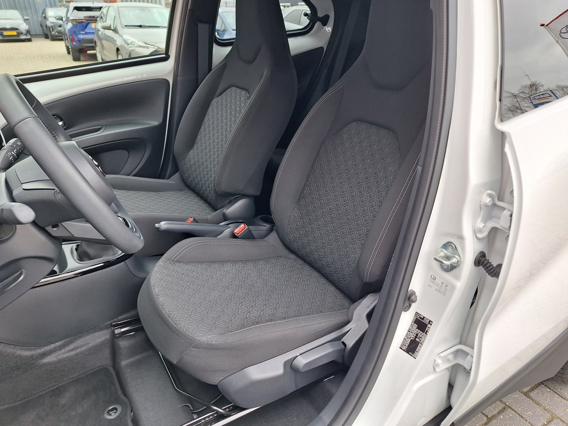 Toyota Aygo X 1.0 VVT-i MT Pulse (bj 2024), Auto's, 12 maanden, Stof, Gebruikt, Euro 6
