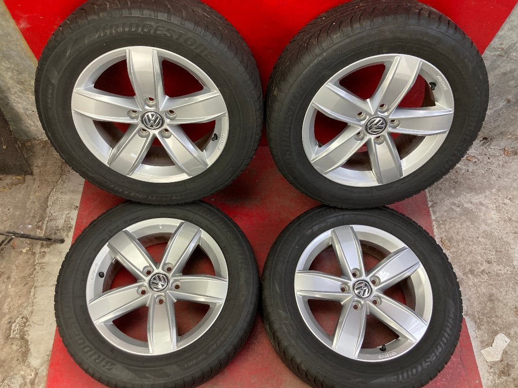 Winterbanden Volkswagen T Roc 205/60R16 Bridgestone, Gebruikt, 16 inch, ., Banden en Velgen