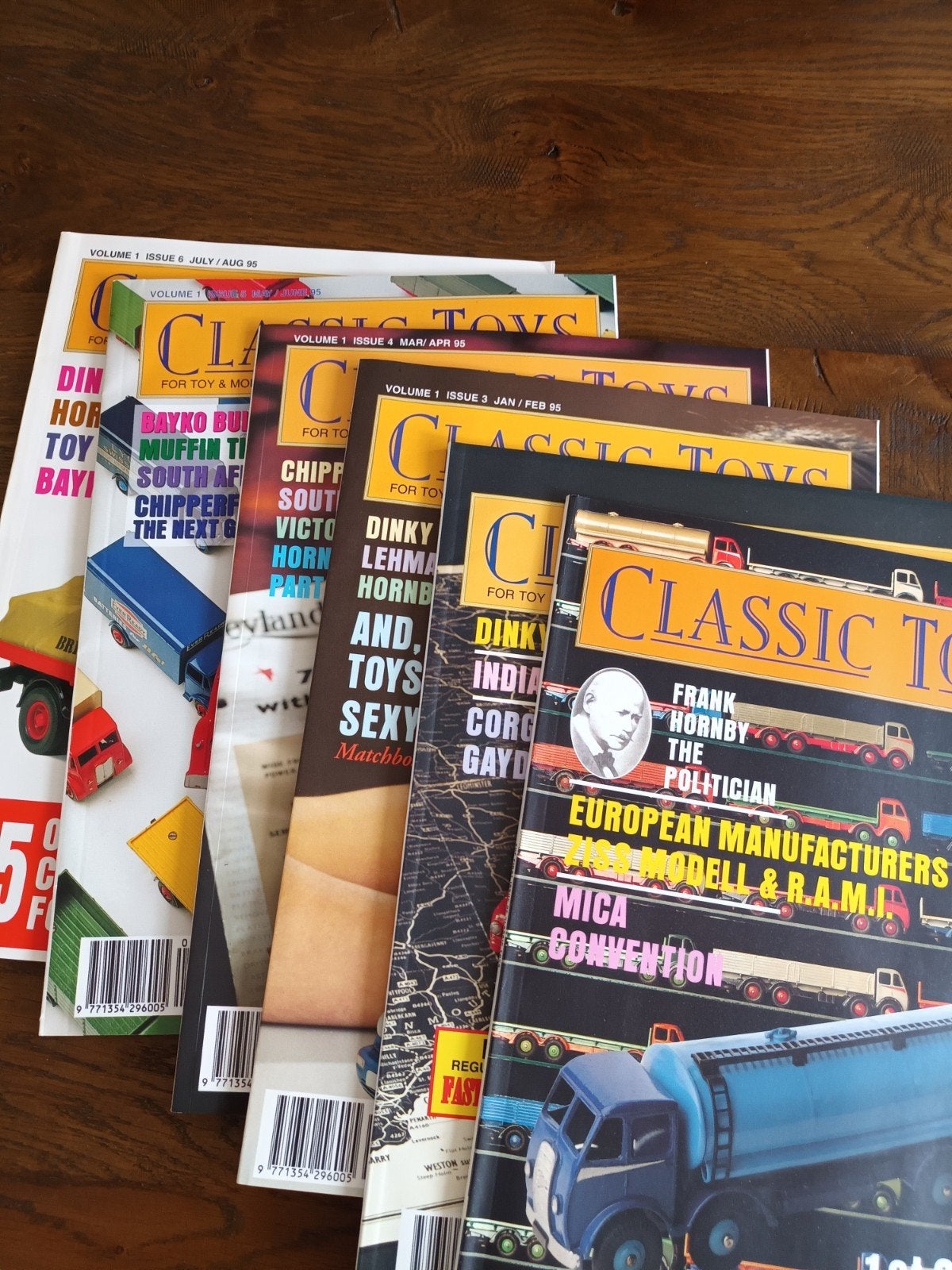 Tijdschrift Classic models en 4 matchbox dinky modelleno0, Ophalen of Verzenden, Auto, Matchbox