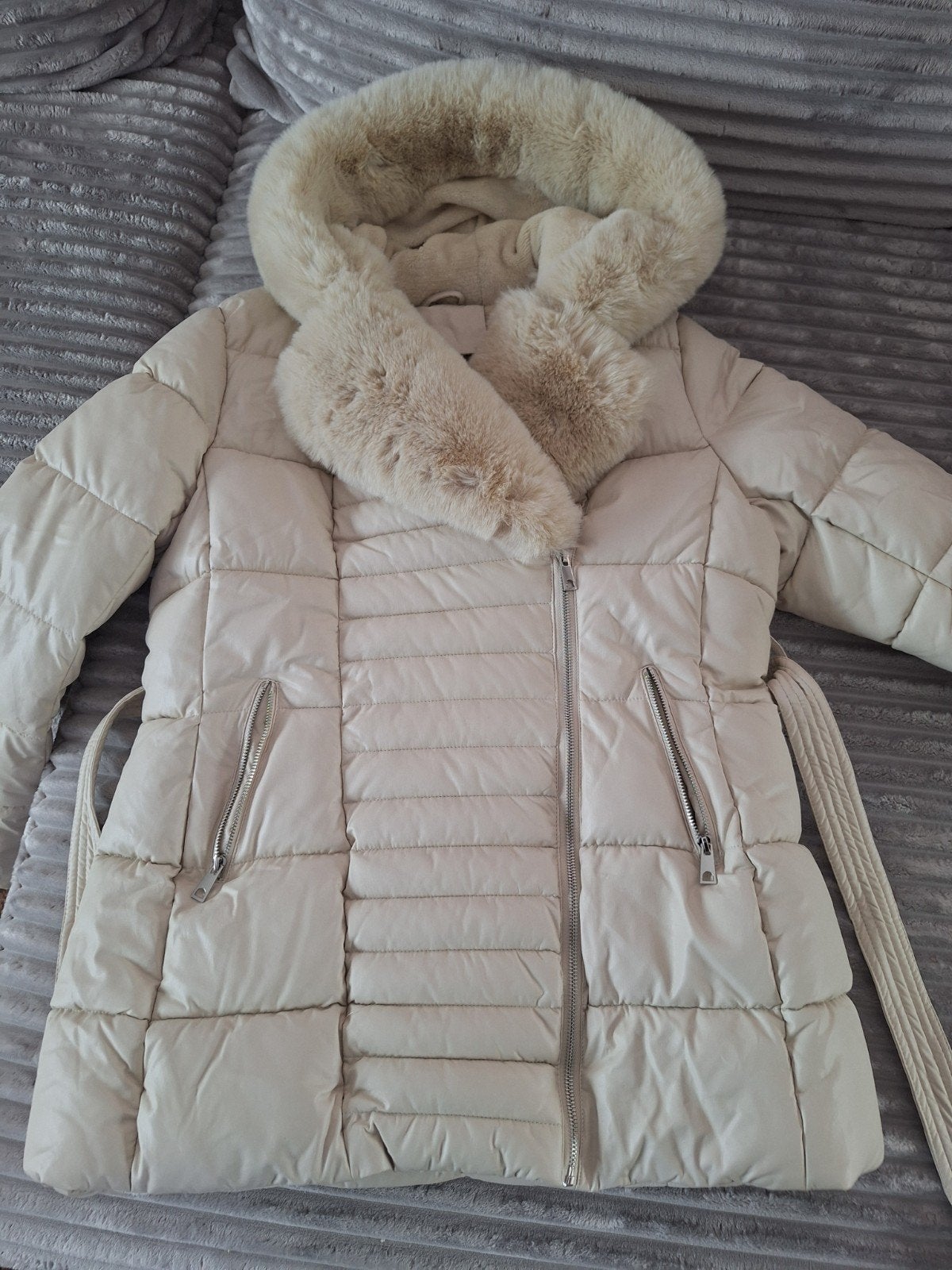 Nieuwe jas maat 42 met bontkraag, Ophalen of Verzenden, Nieuw, Maat 42/44 (L), Beige