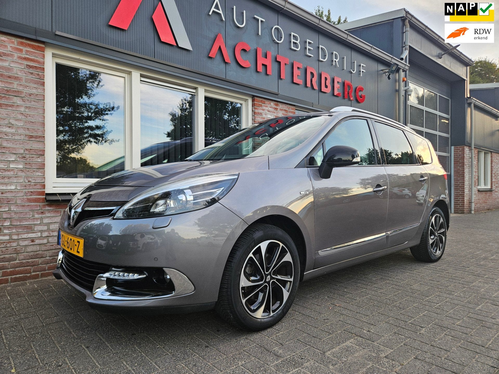 Renault Grand Scénic 1.2 TCe Bose Trekhaak! Camera! NAP! De, Auto's, Dealer onderhouden, 15 km/l, Gebruikt, 4 cilinders