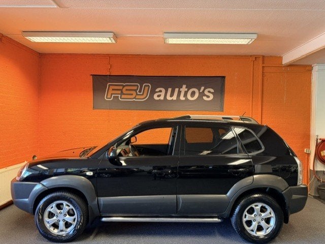 Hyundai Tucson 2.0i / 2WD / STYLE-CROSS / AIRCO / TOPSTAAT!, Auto's, Stof, Gebruikt, 4 cilinders, Zwart