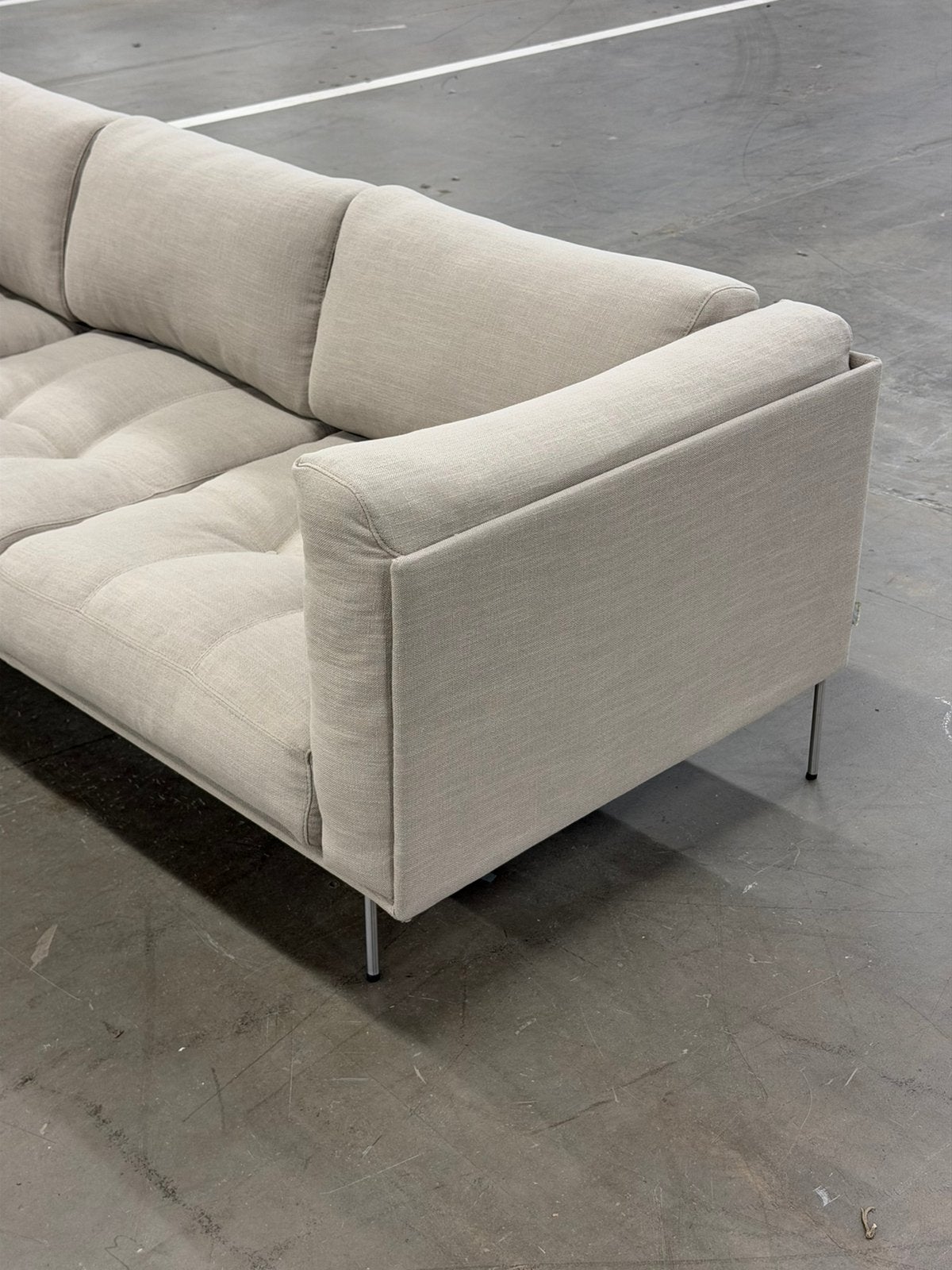 Living Divani Rod Sofa | Sand | NIEUWSTAAT + Garantie, Metaal, Driepersoons, 75 tot 100 cm, Ophalen of Verzenden