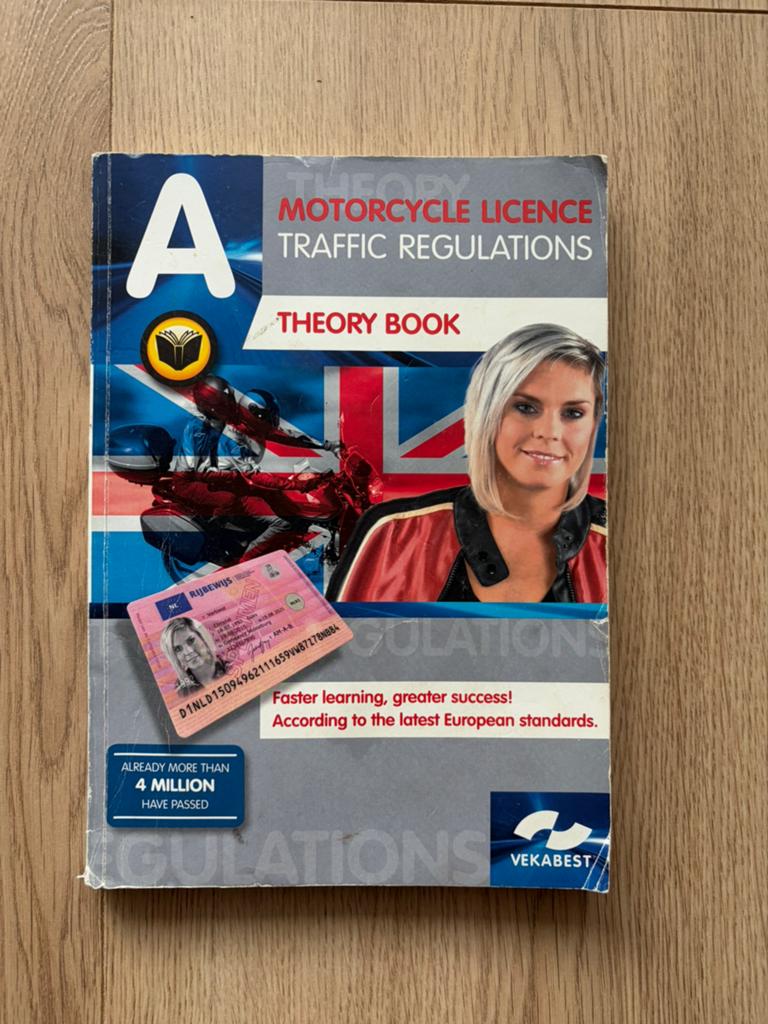 Motorcycle theory / traffic regulations book english, Engels, Ophalen of Verzenden, Overige niveaus, Erik Kantelberg