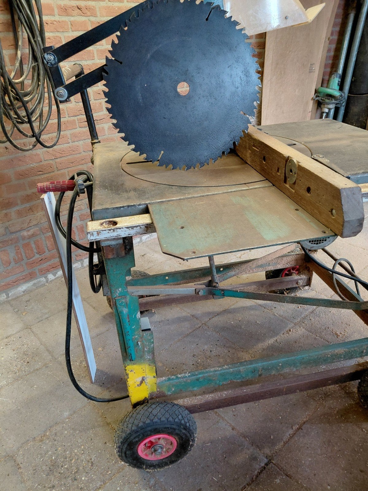 Gjerde zaagtafel op Verrijdbaar Onderstel, Gebruikt, Cirkelzaag, 70 mm of meer, Ophalen of Verzenden